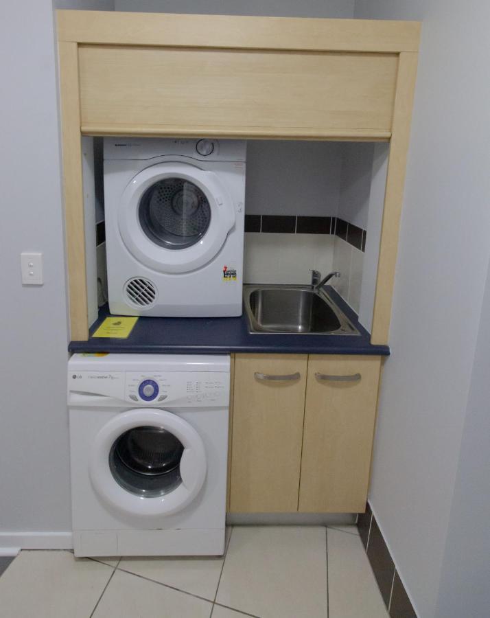 Caloundra Central Apartment Hotel Official Экстерьер фото